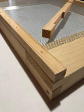 Load image into Gallery viewer, Solid or Screen Bottom For Beekeeping Langstroth Bee Hive