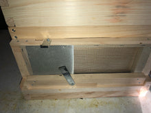 Load image into Gallery viewer, Moving/robbing screen
